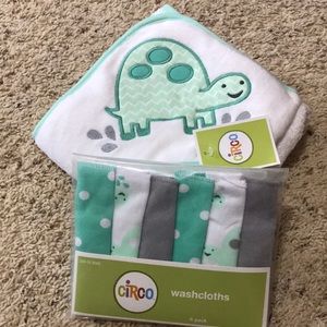 Circo hooded towel & 6 pack of washcloths